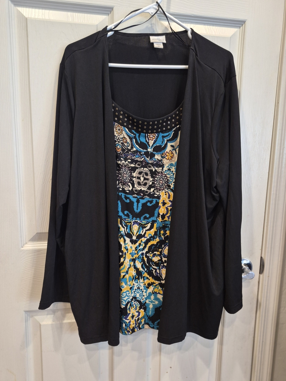 5/25 Jaclyn Smith Black Tunic With Printed Inset